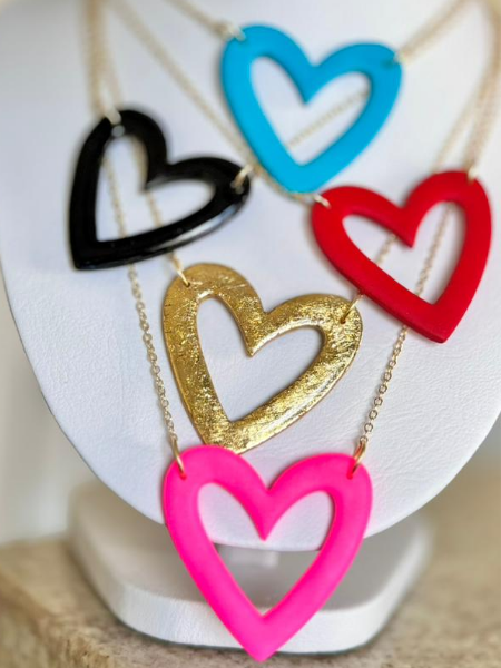 Collar corazon hueco